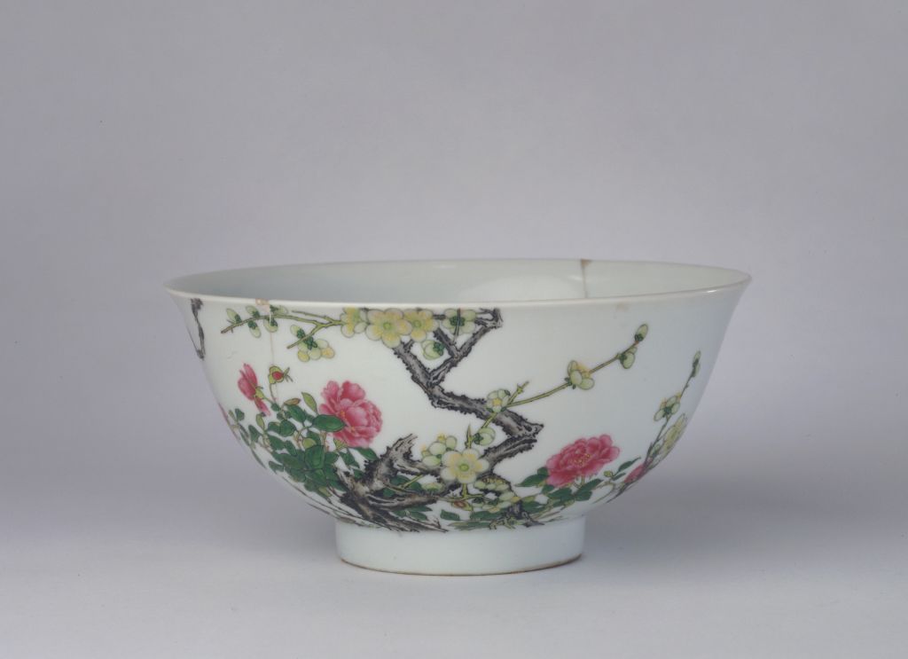 图片[1]-Enamel plum flower peony bowl-China Archive